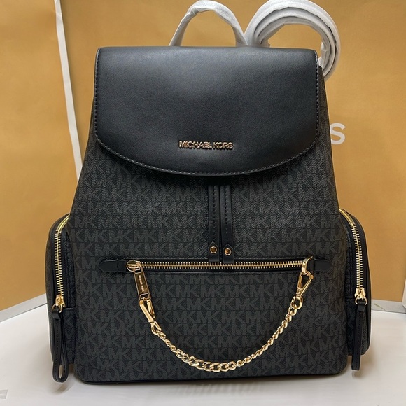 MICHAEL KORS
Jet Set Large Logo Backpack
COLOR BLACK
NWT - Picture 2 of 16